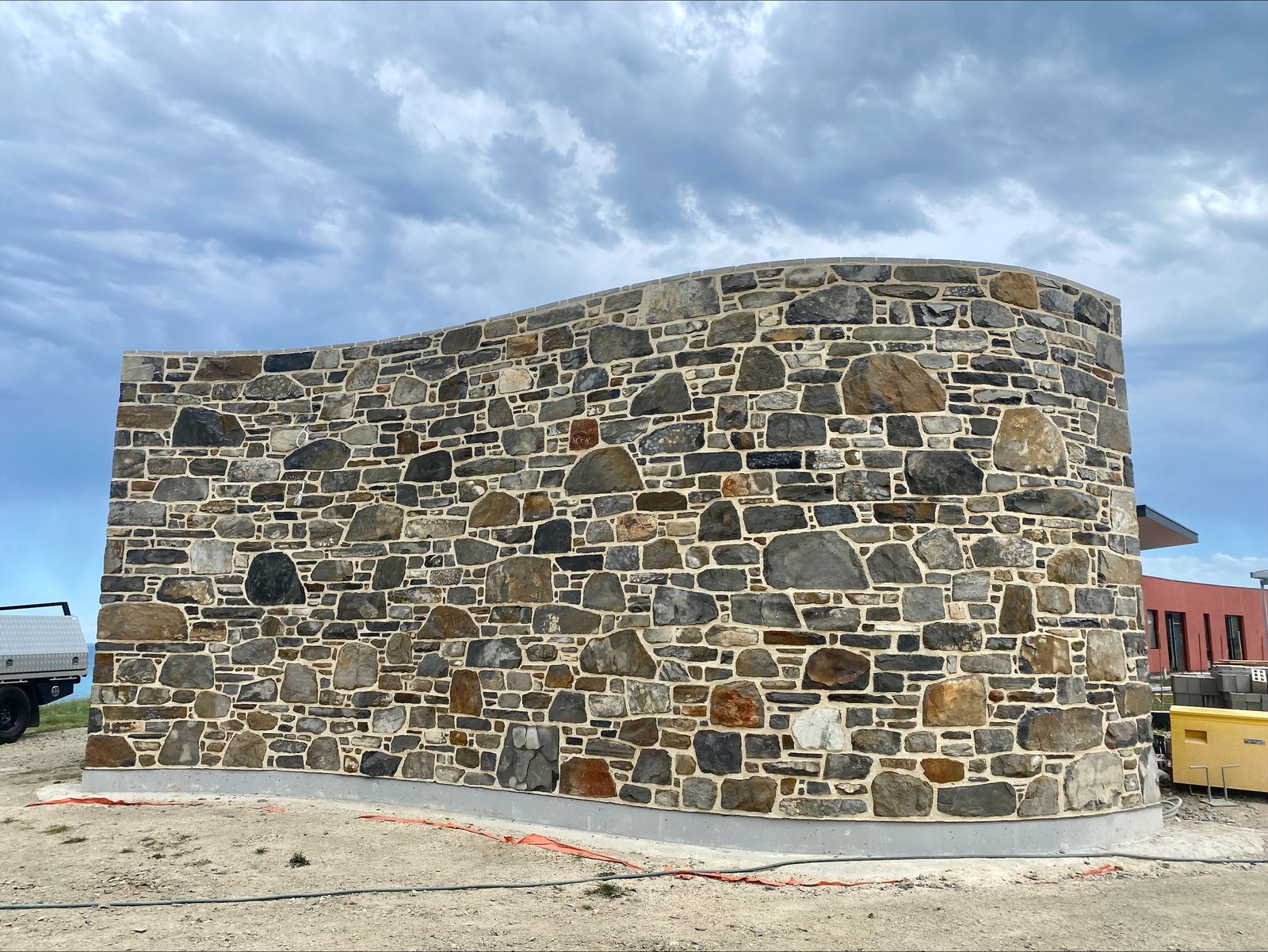 MODERN ARCHITECTURAL BUILD